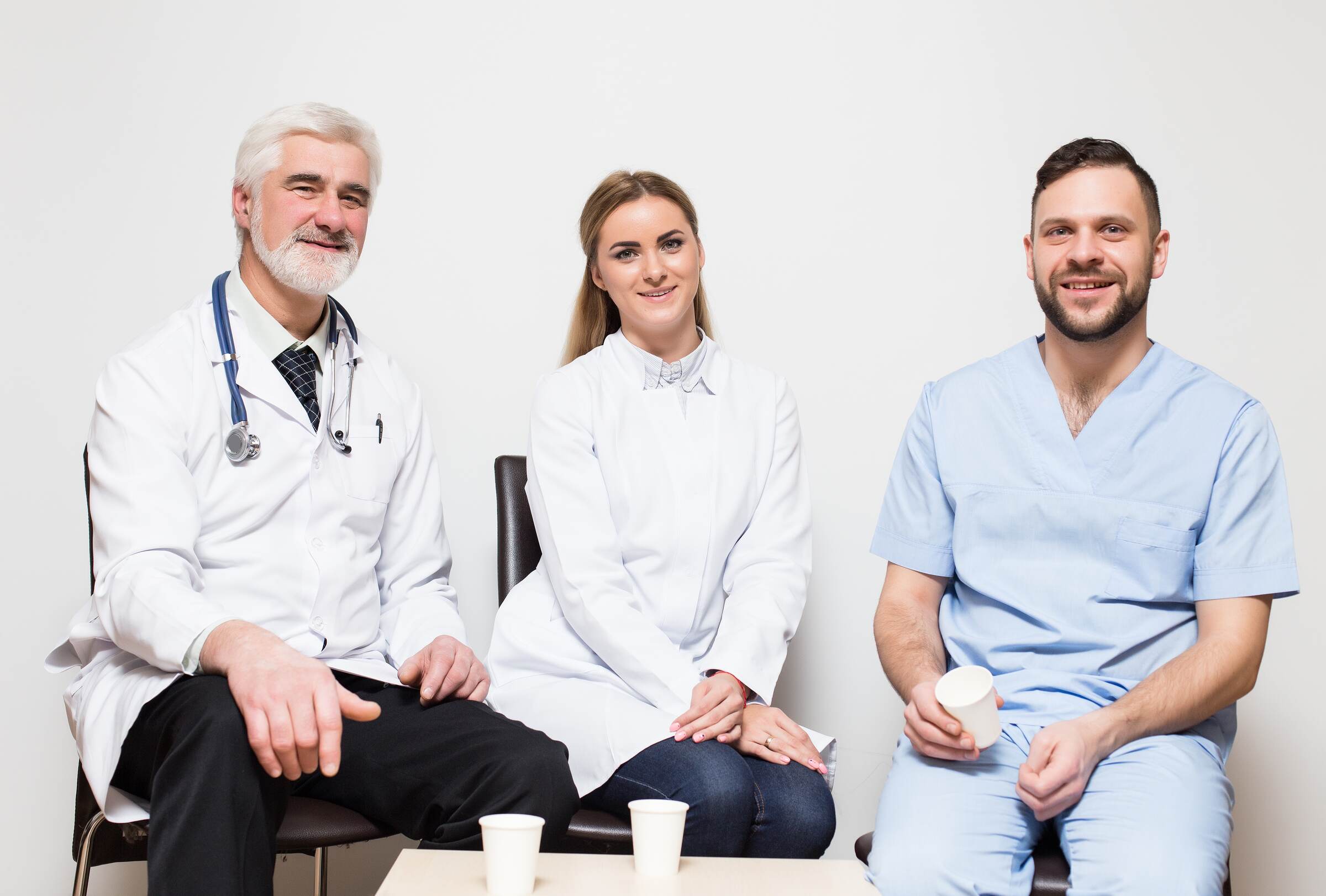 Специалист центра в процессе консультации